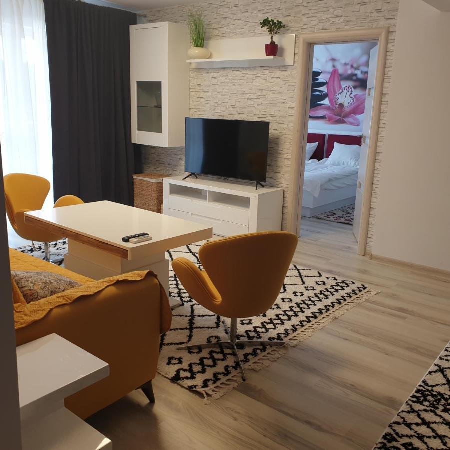Carolina Sweet Apartament Oradea Exterior photo